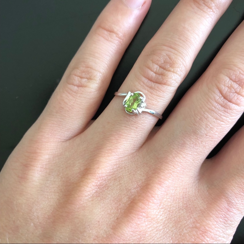 14K White Gold Ring w/ Natural Peridot and Diamond - Picture 2 of 3